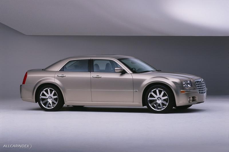 Chrysler 300C Hemi 、M5、3シリーズ Chinese-Built Chrysler 300C At Beijing Auto Show