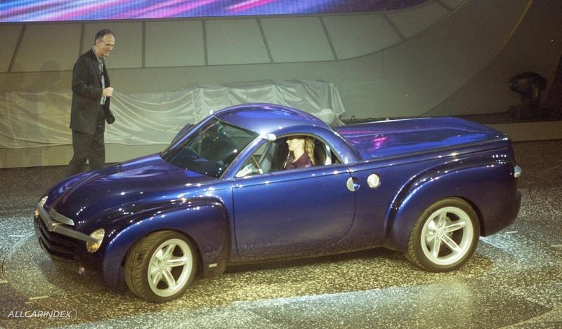 2000 00 Chevy SSR Concept Collectible 1/64 Scale Diecast Diorama Model