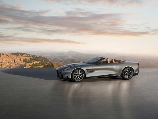 Aston Martin Vanquish 25